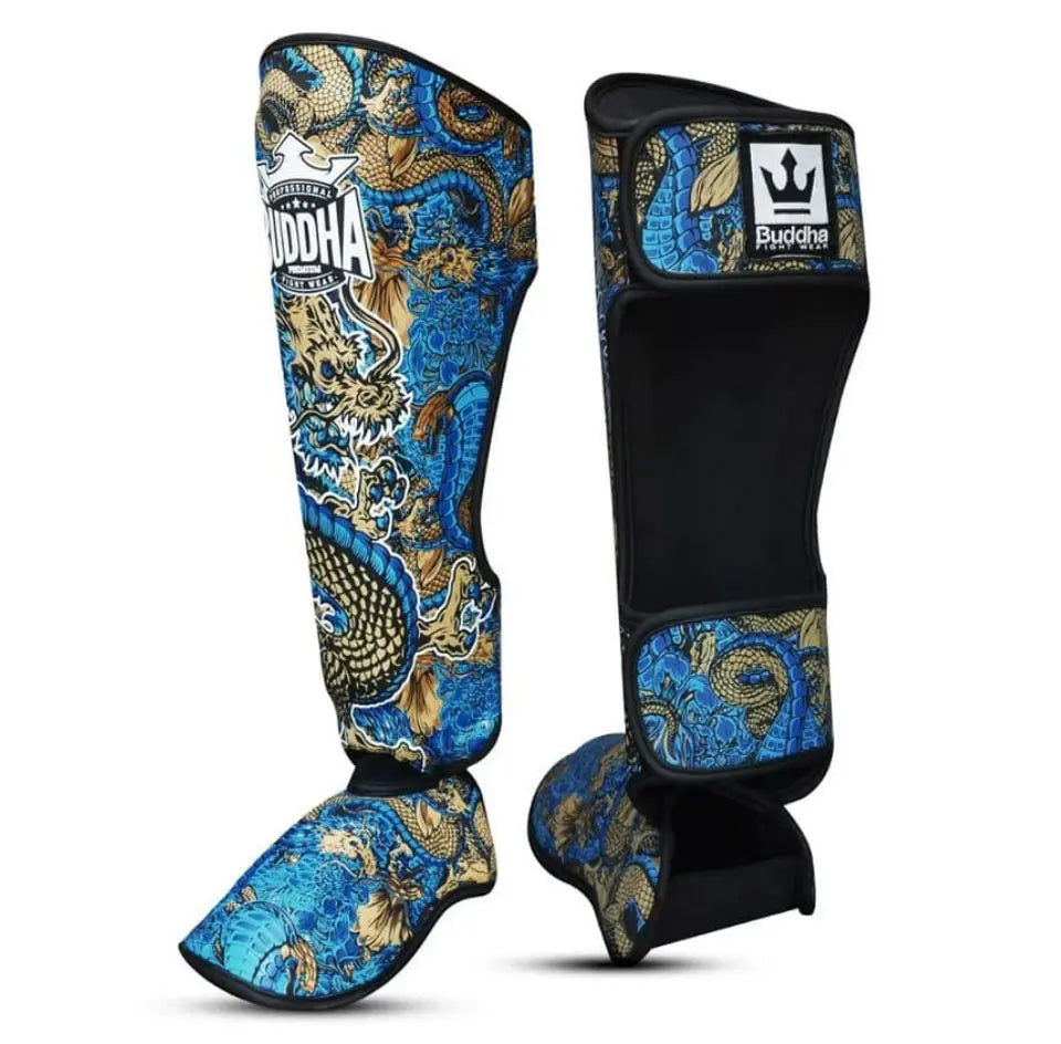 Caneleiras Buddha Dragon azuis, vista de frente, proteção extr, detalhe do velcro e da proteção extra na canela e pé.