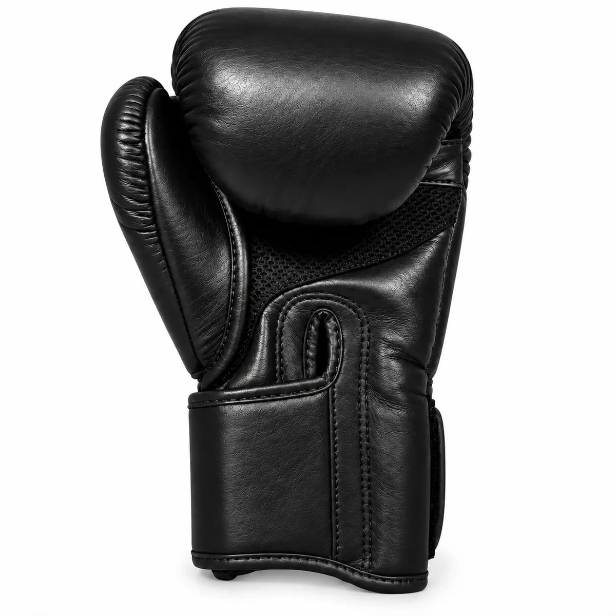 Luvas TRUST Icon pretas de pele para kickboxing, vista da palma da mão. Ventilação para uma secagem mais rápida.